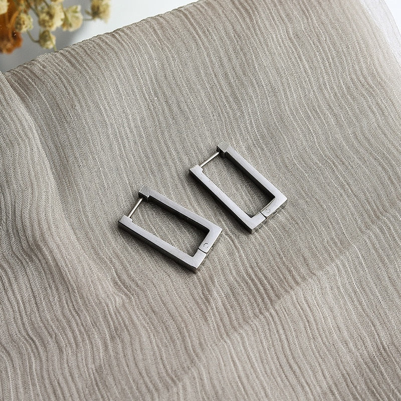 Brinco de argola quadrado minimalista